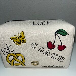 Coach New York Sketch Pouch (PRICE FIRM)
